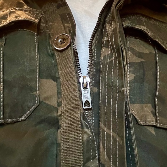 Stylish Heavy Duty Camo Jacket - Picture 5 of 7